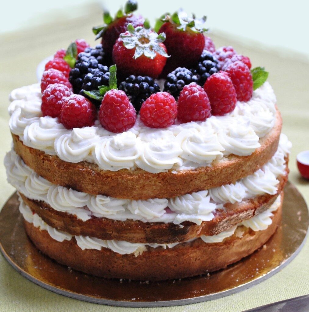 Torta pan di spagna con crema al mascarpone