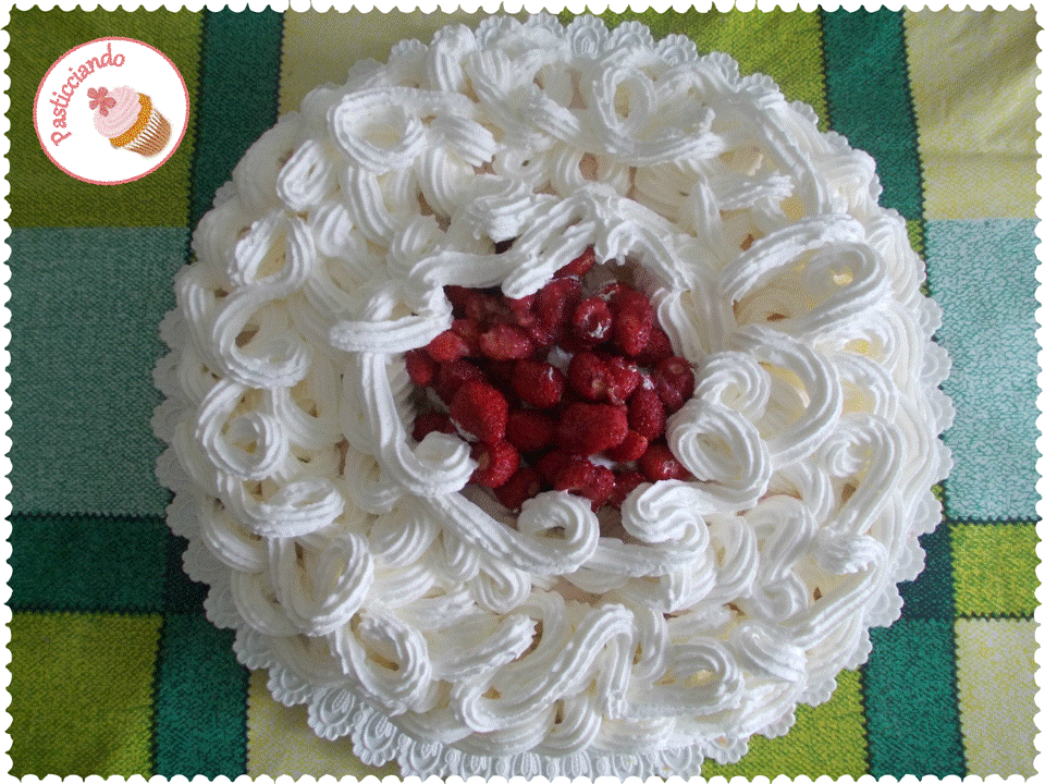 Torta panna e fragole