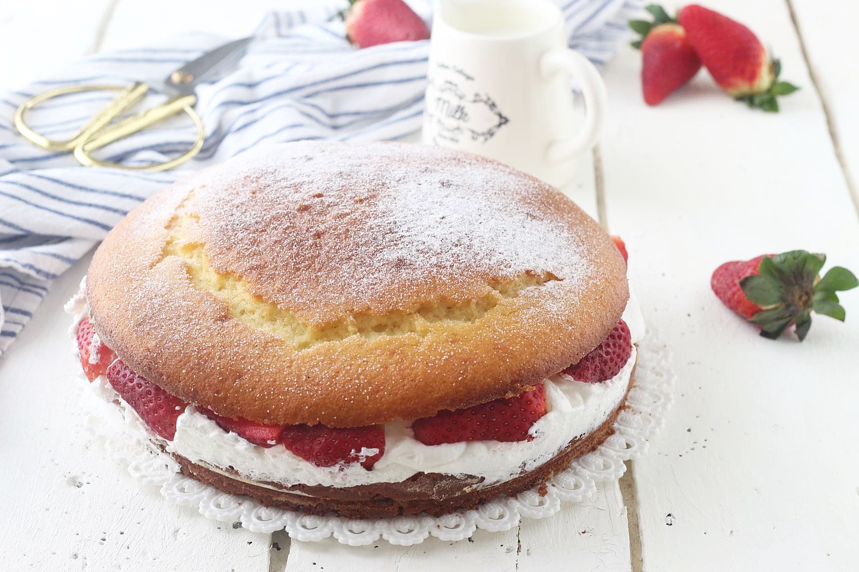 Torta panna e fragole