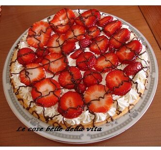 Torta panna e fragole