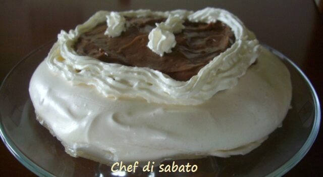 Torta pavlova al cioccolato