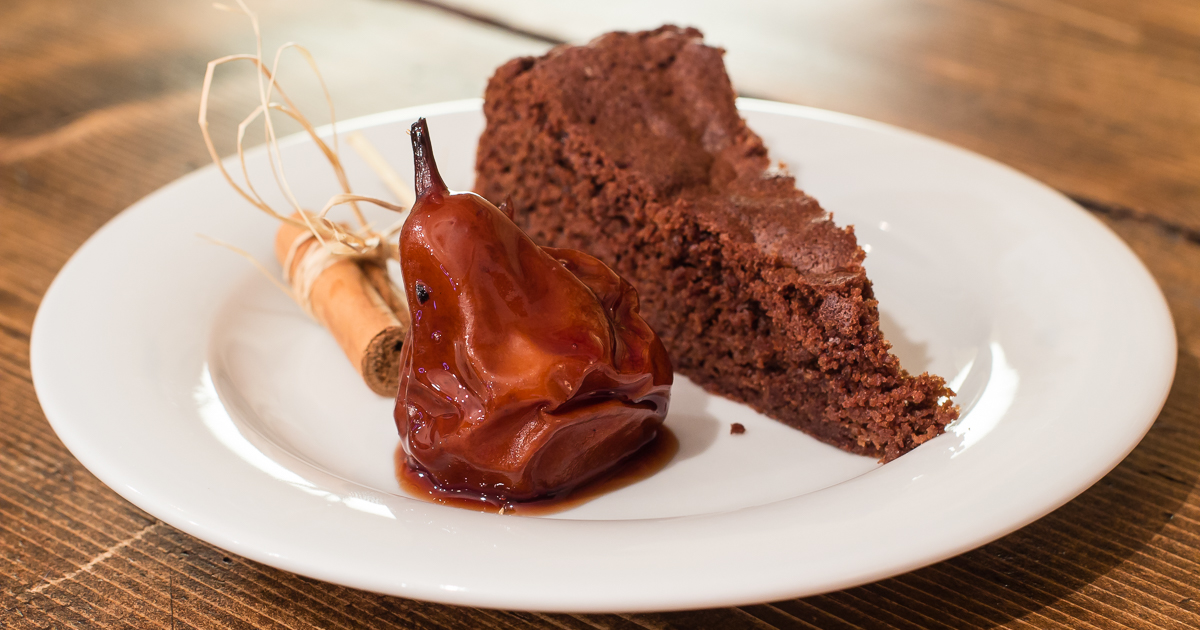 Torta pere e cioccolato con le martin sec al vino rosso e spezie