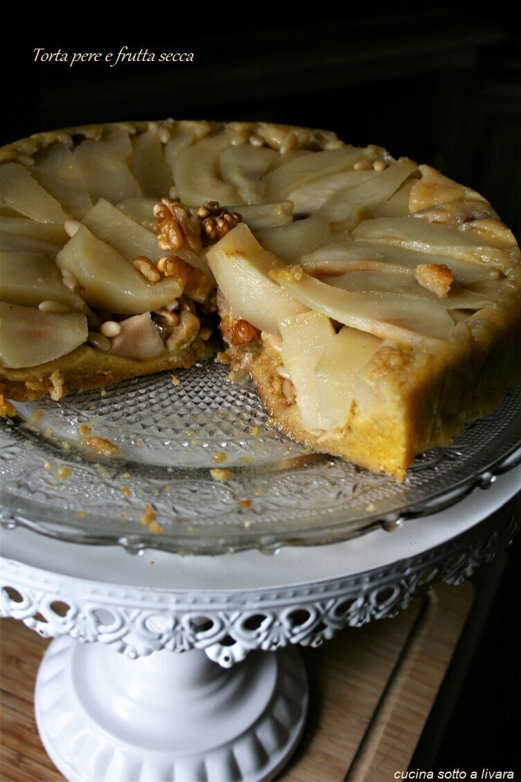 Torta pere e frutta secca
