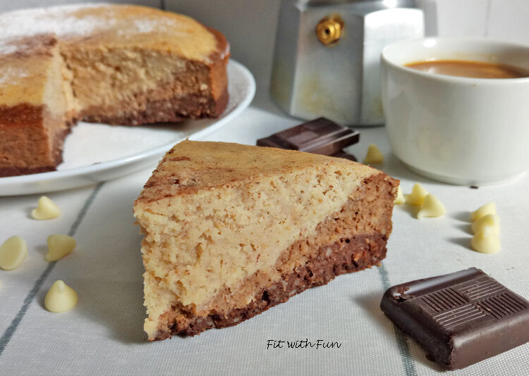 Torta proteica cacao caffè e cioccolato bianco