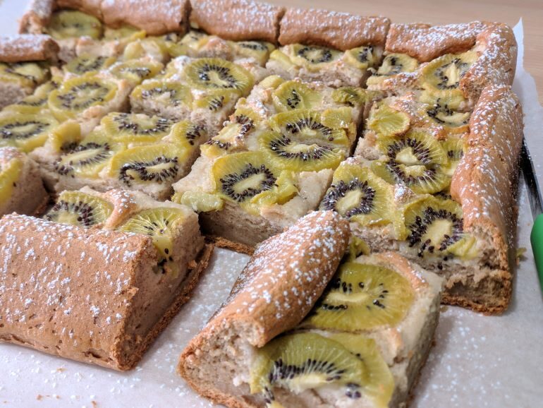 Torta proteica di kiwi senza grassi e senza glutine