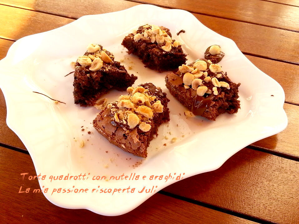 Torta quadrotti, nutella e araghidi, simile alla parodi