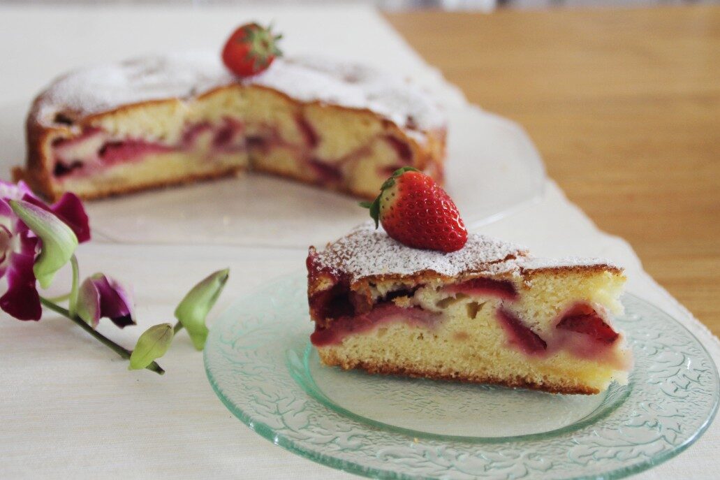 Torta ripiena di fragole