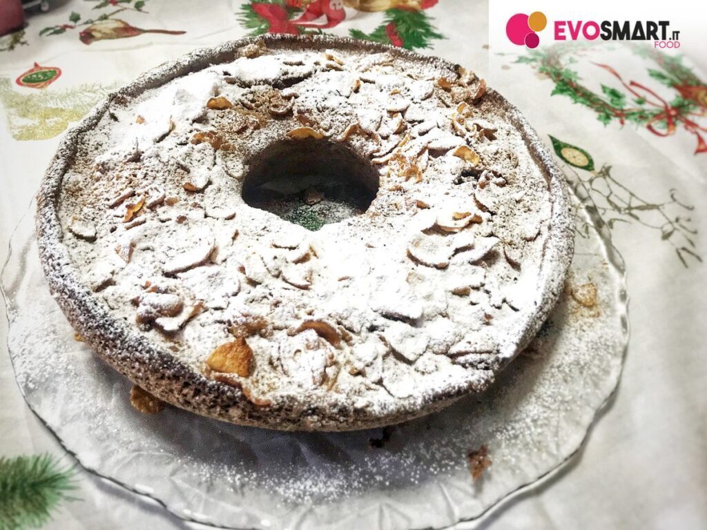 Torta rosa del deserto senza glutine con gocce di cioccolato