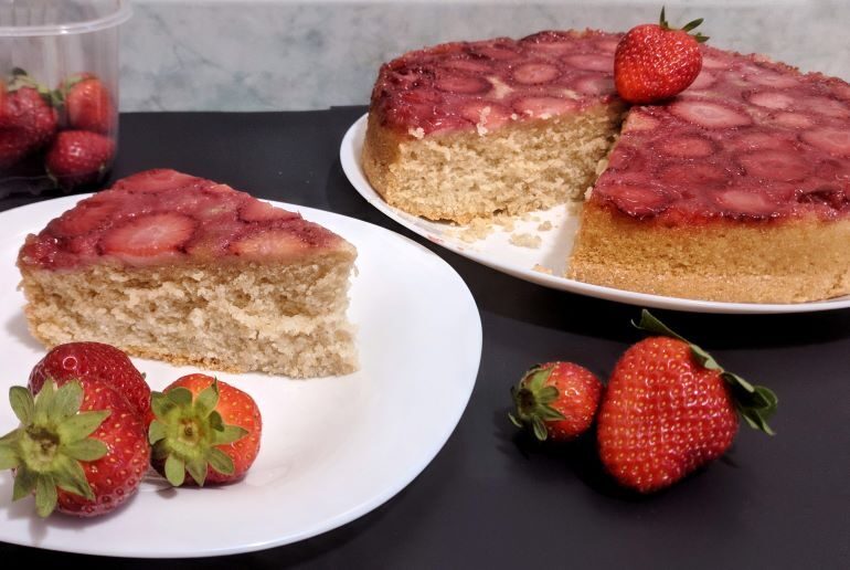 Torta rovesciata alle fragole solo albumi