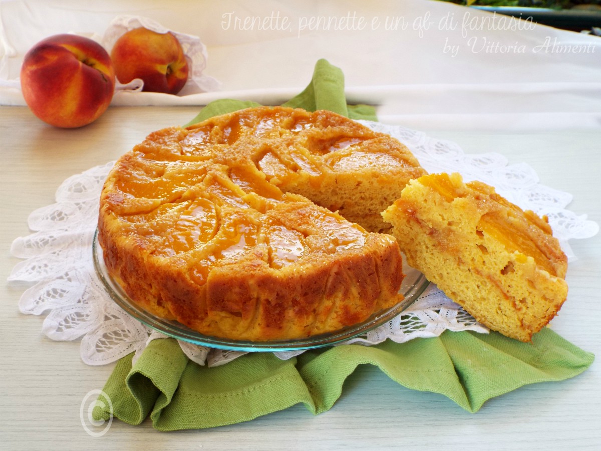 Torta rovesciata alle pesche e marmellata