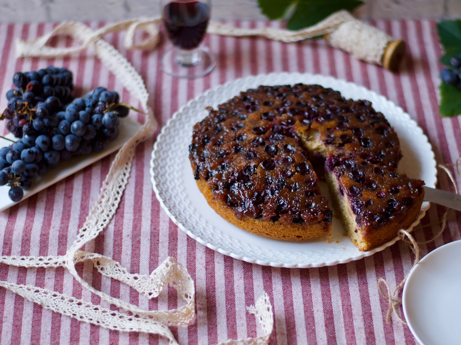 Torta rovesciata all’uva nera.