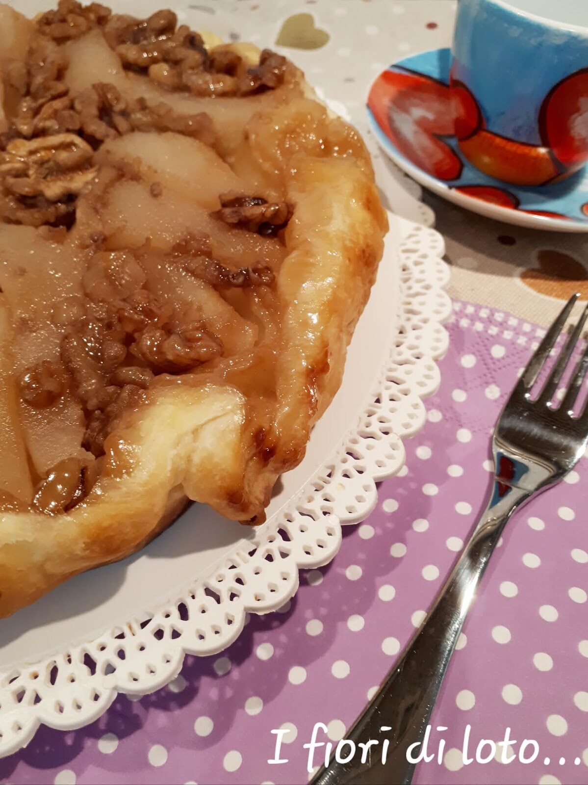 Torta rovesciata di pere e noci velocissima