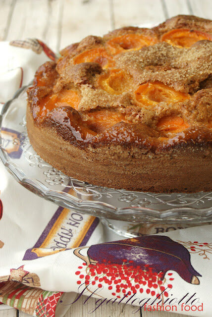 Torta rustica alle albicocche con cannella e cardamomo