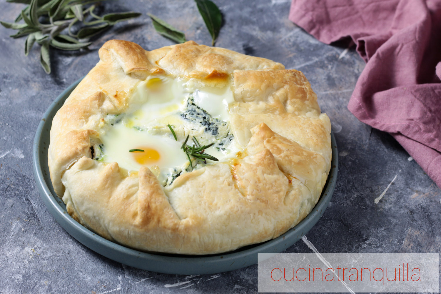 Torta rustica alle uova con friarielli