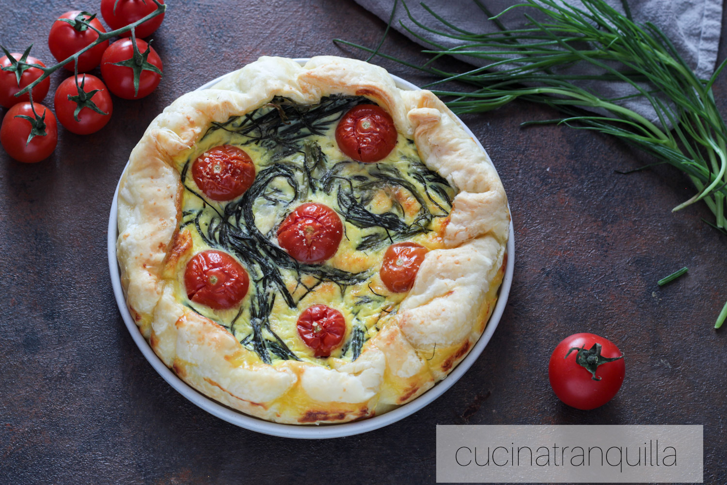 Torta rustica con agretti e pomodorini