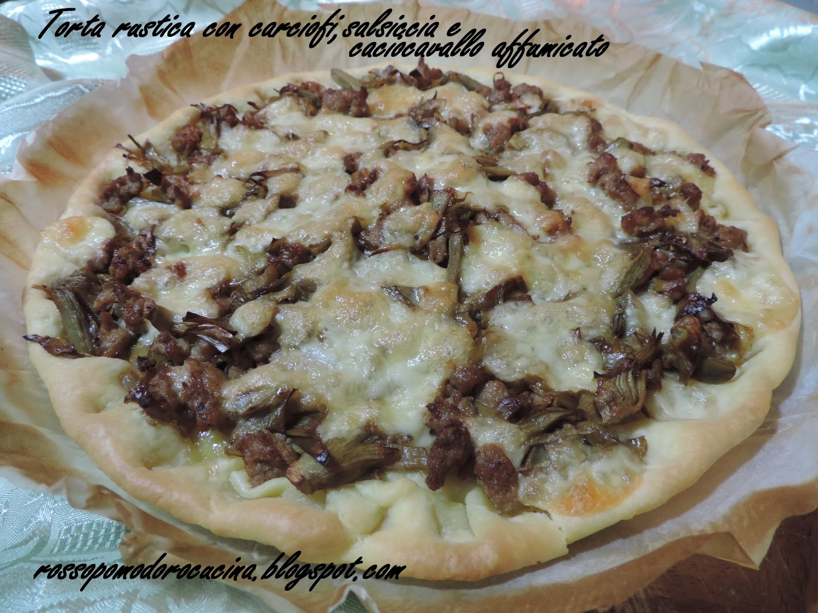 Torta rustica con carciofi, salsiccia e caciocavallo affumicato