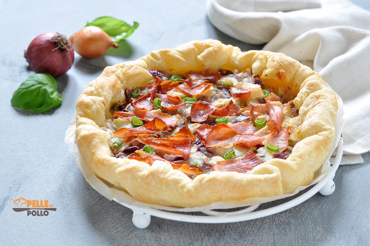 Torta rustica con cipolle e speck