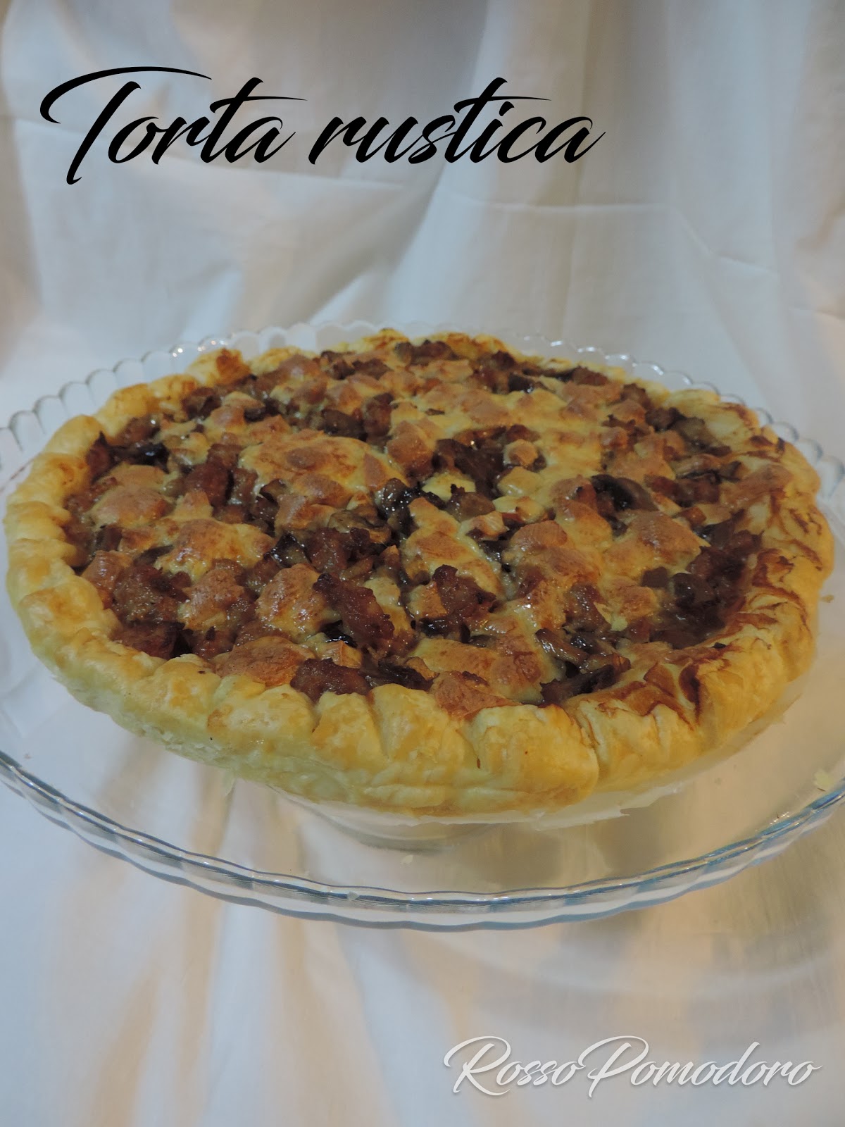 Torta rustica con funghi misti salsiccia e caciocavallo