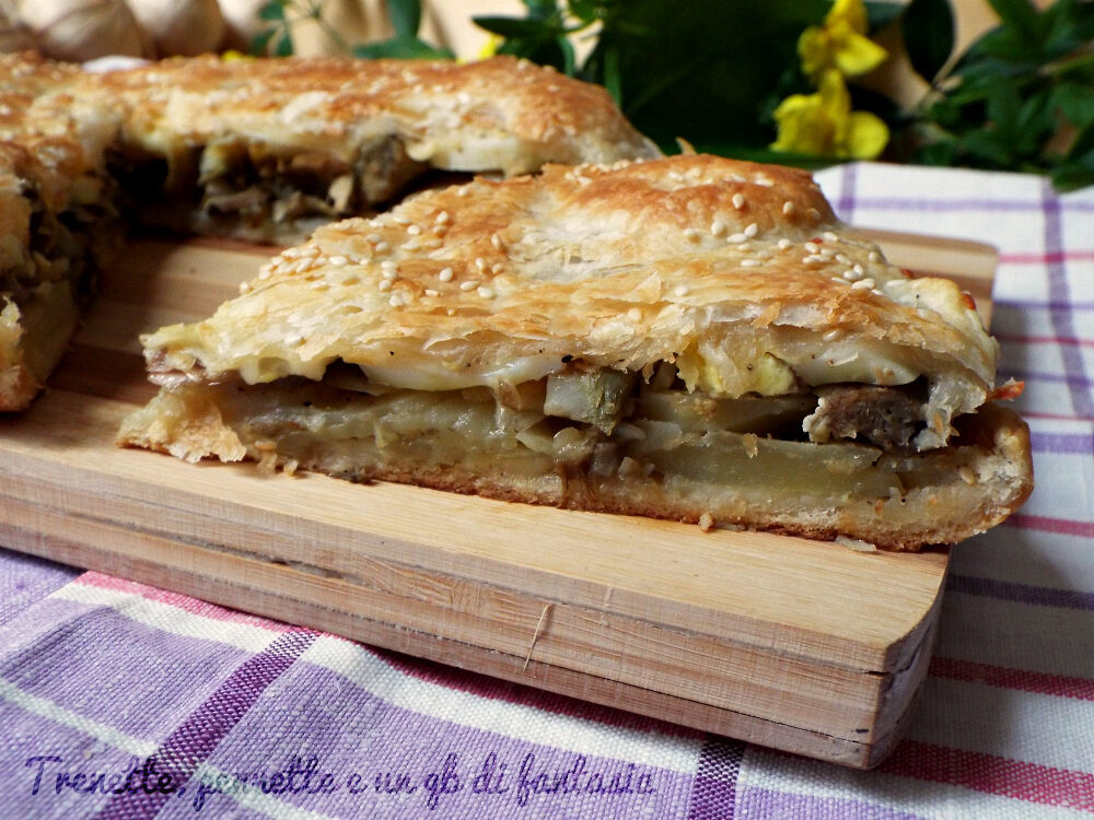 Torta rustica con patate carciofi e uova sode