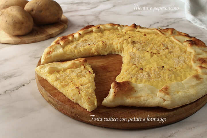 Torta rustica con patate e formaggi