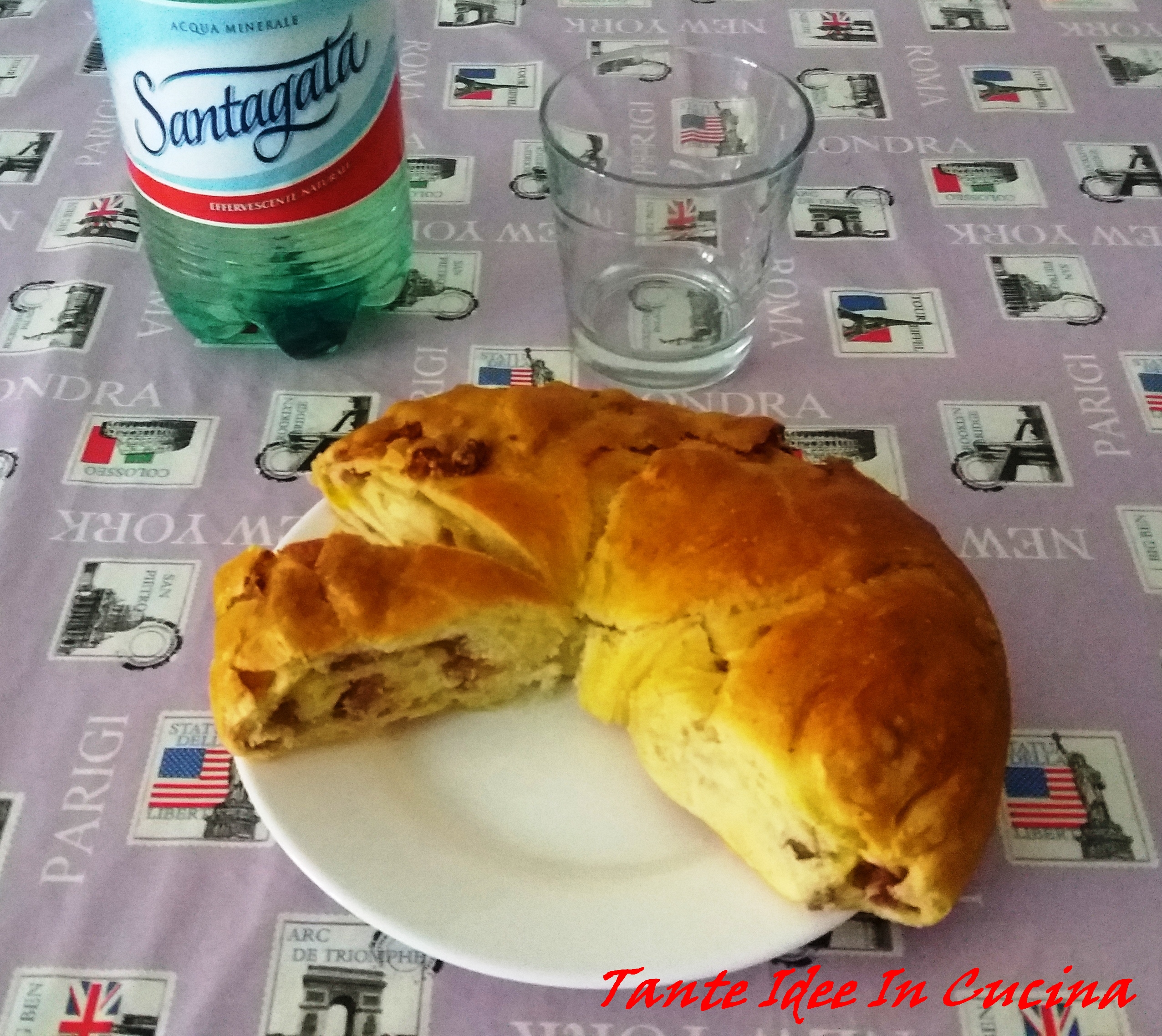 Torta rustica con salumi e formaggi