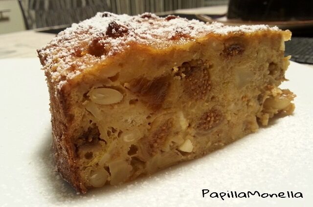 Torta rustica di pane, fichi e zucchero integrale
