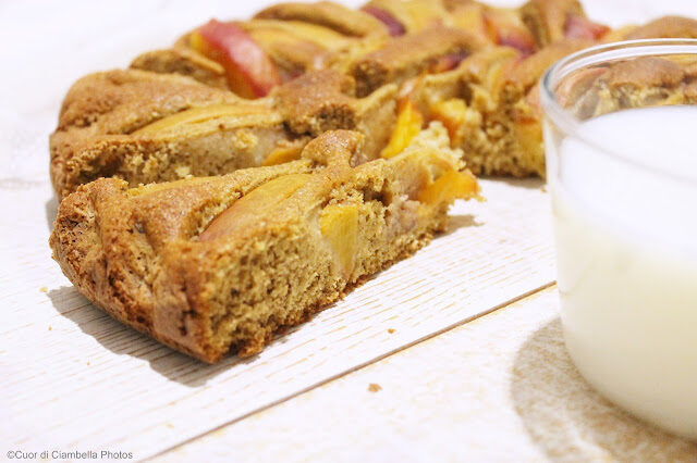 Torta rustica di pesche e grano saraceno