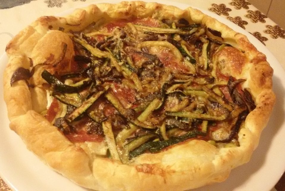 Torta rustica formaggi, ventricina e zucchine