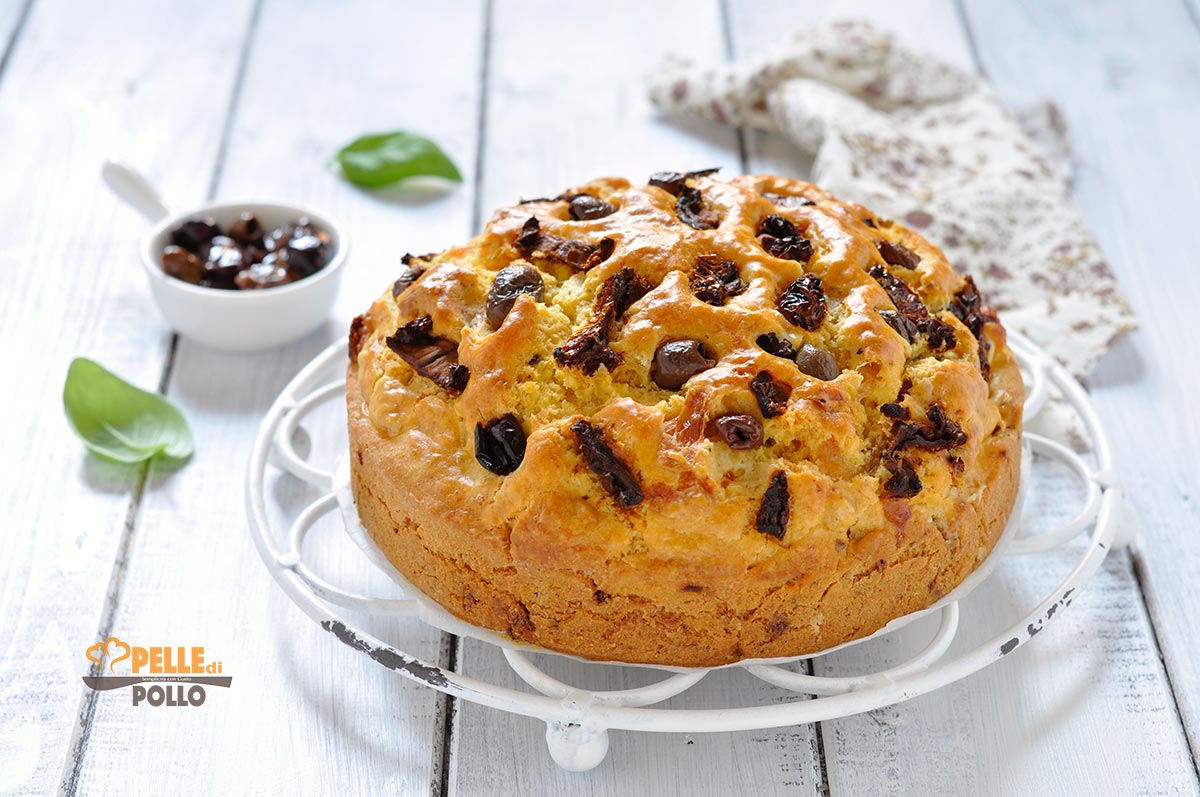 Torta rustica soffice al tonno e pomodori secchi