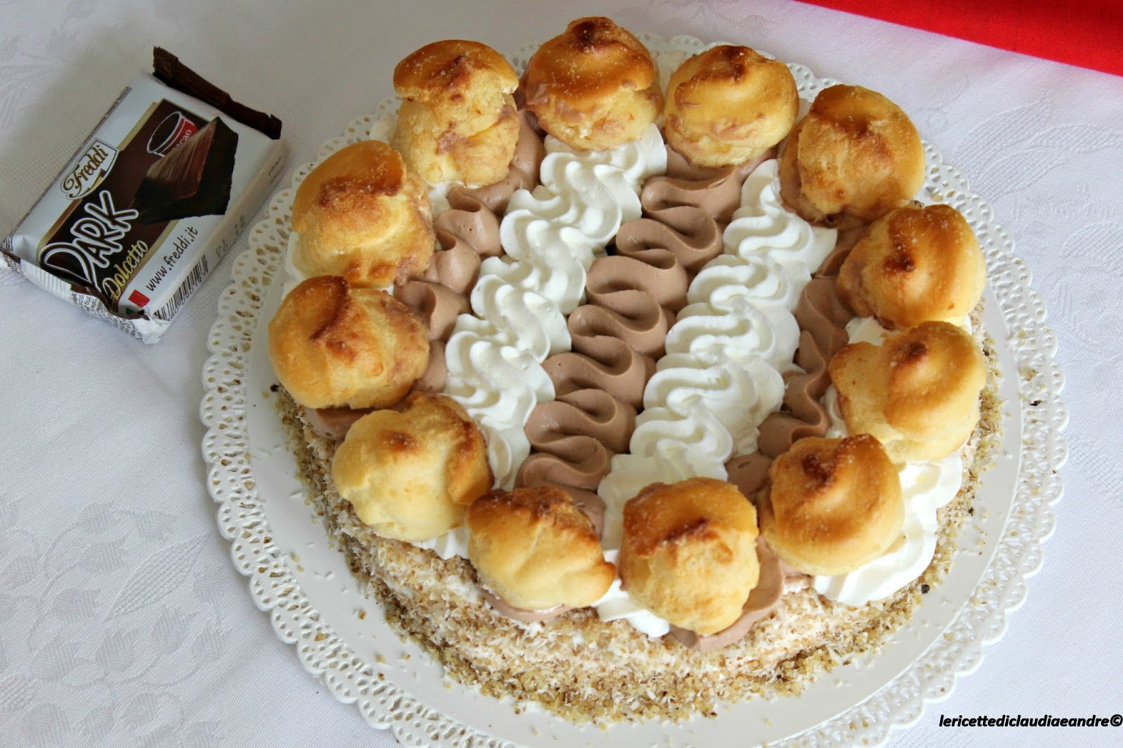 Torta saint honorè con dolcetto dark