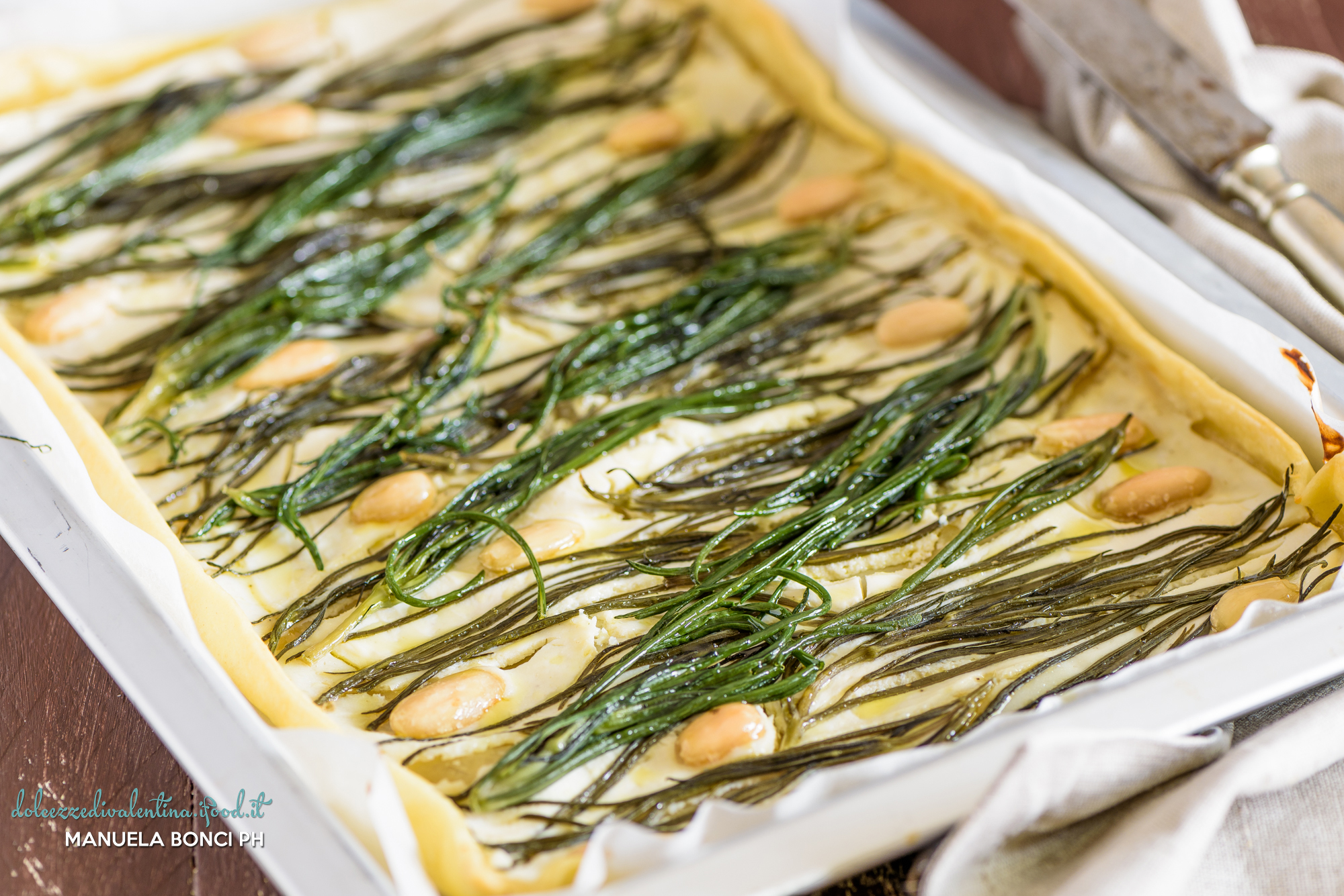 Torta salata agretti e mandorle