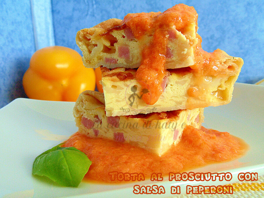 Torta salata al prosciutto con salsa ai peperoni