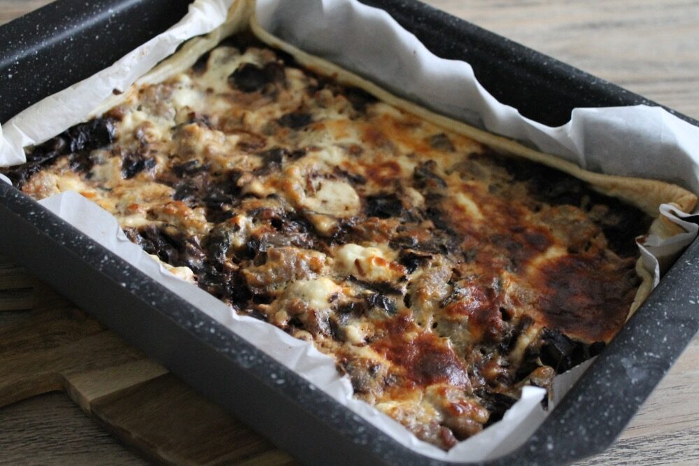 Torta salata al radicchio di treviso e salsiccia