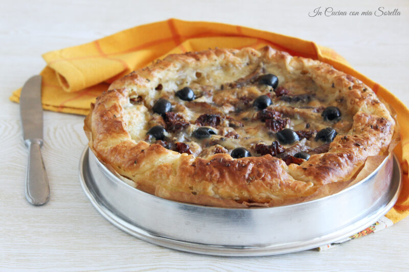 Torta salata allo sgombro olive e pomodori secchi