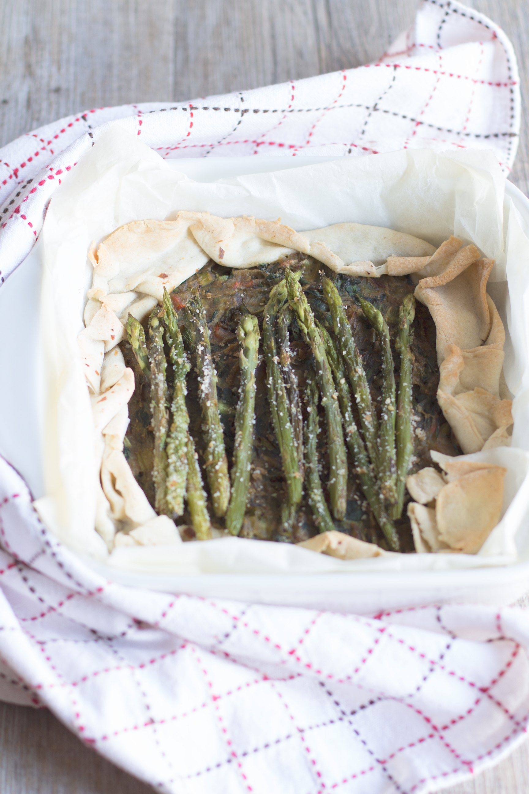 Torta salata asparagi gratinati, cicorino e patate |vegan