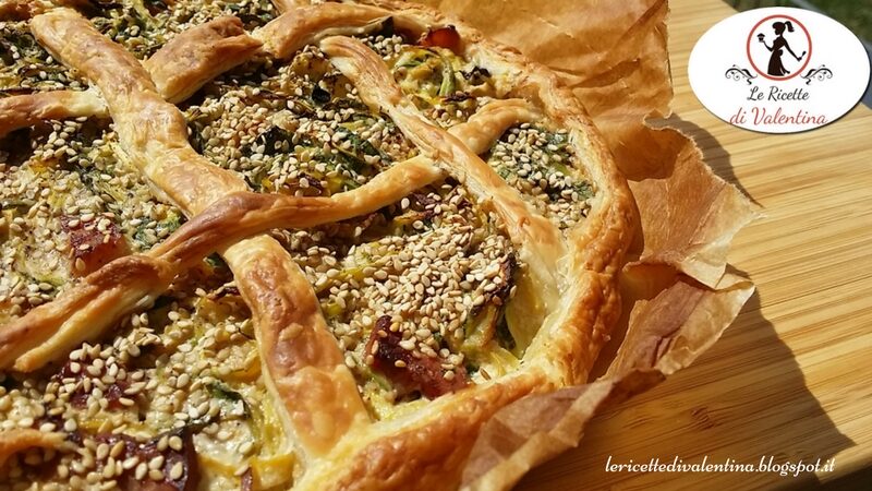 Torta salata con fili di zucchine e pancetta