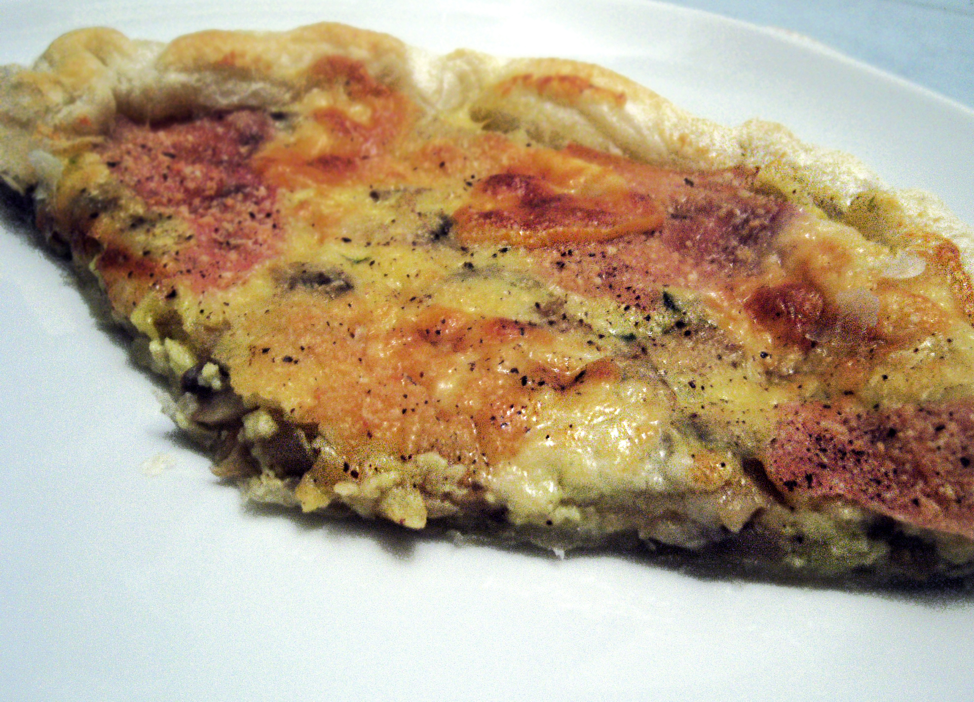 Torta salata con funghi champignon e pecorino