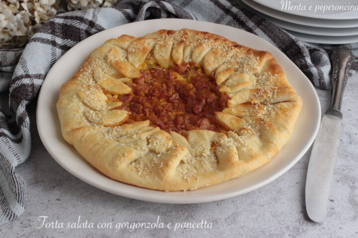 Torta salata con gorgonzola e pancetta