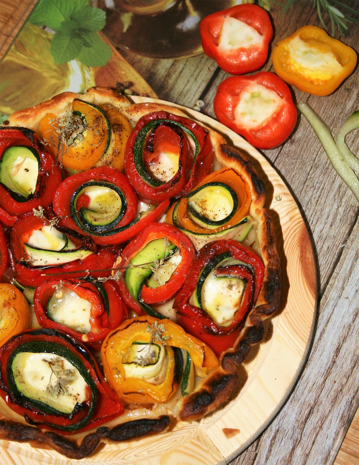 TORTA SALATA CON PEPERONI E ZUCCHINE E QUALCHE DADO DI PROVOLA