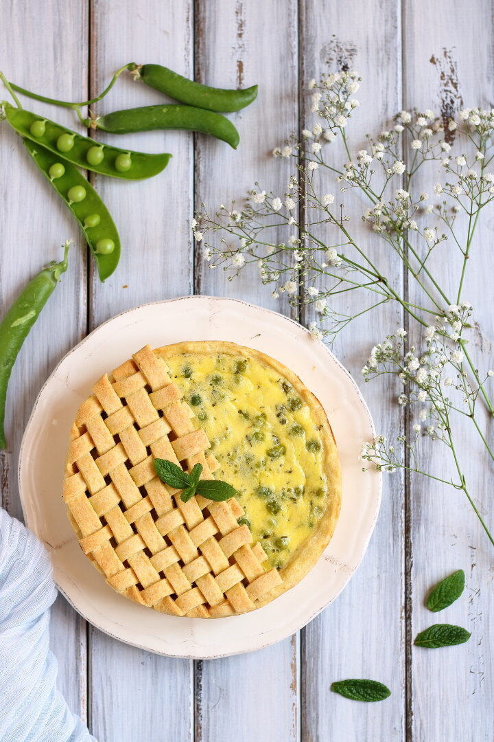 Torta salata con piselli e robiola