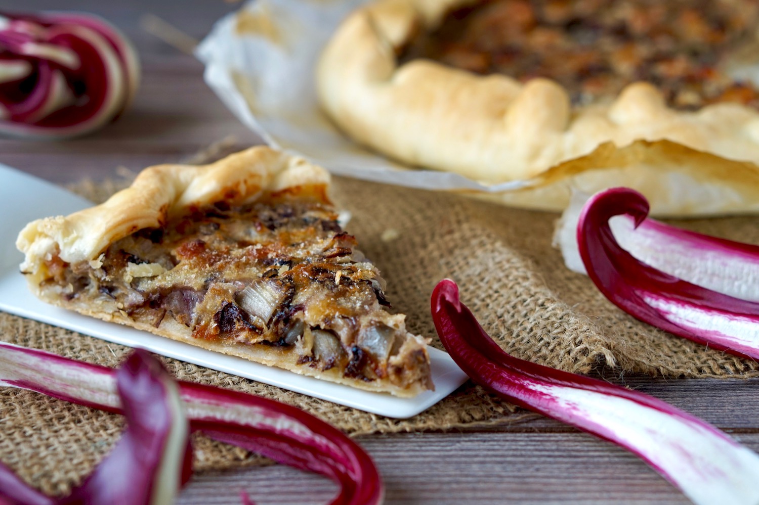 Torta salata con radicchio e pancetta