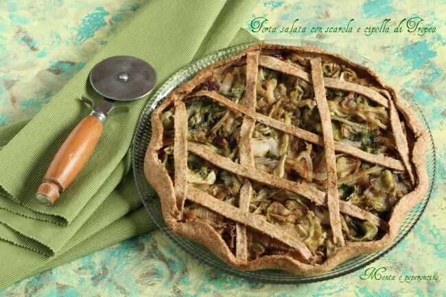 Torta salata con scarola e cipolla di Tropea