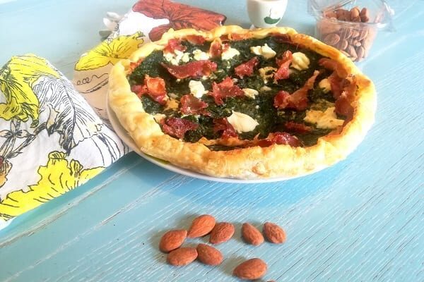 Torta salata con sfoglia, philadelphia e spinaci