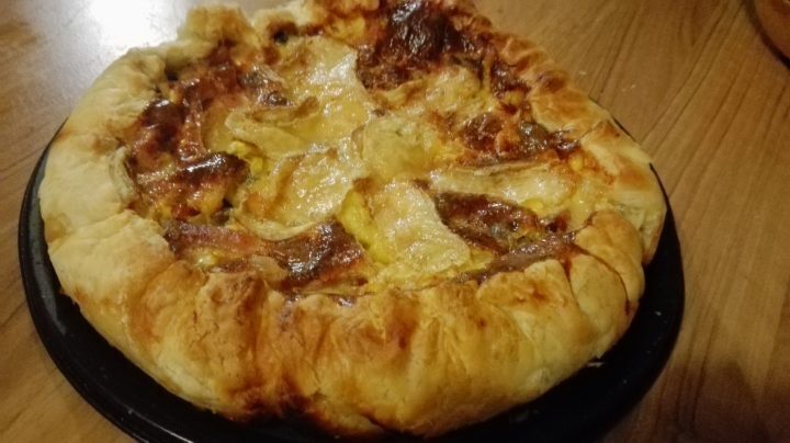 Torta salata con speck, funghi e brie