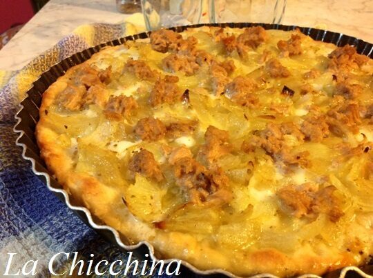 Torta salata con tonno e cipolle