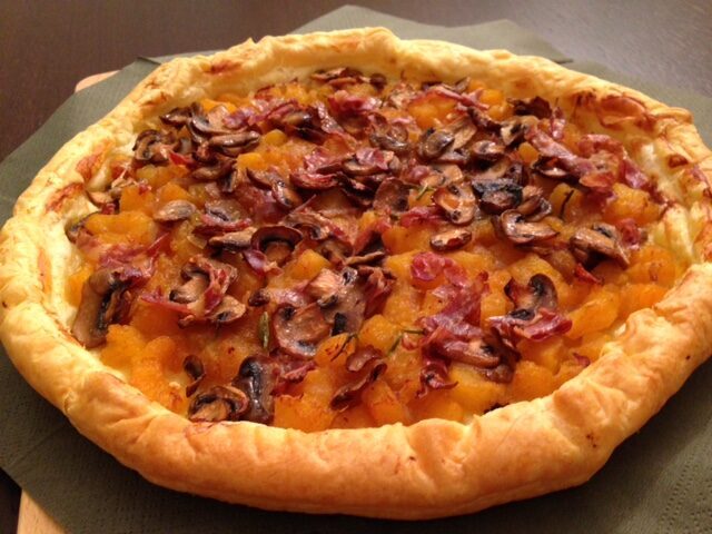 Torta salata con zucca e funghi