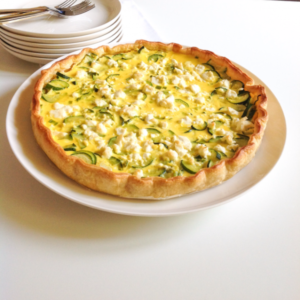 Torta salata con zucchine cipollotti e feta