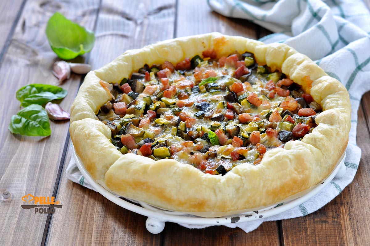 Torta salata con zucchine, melanzane e pancetta affumicata