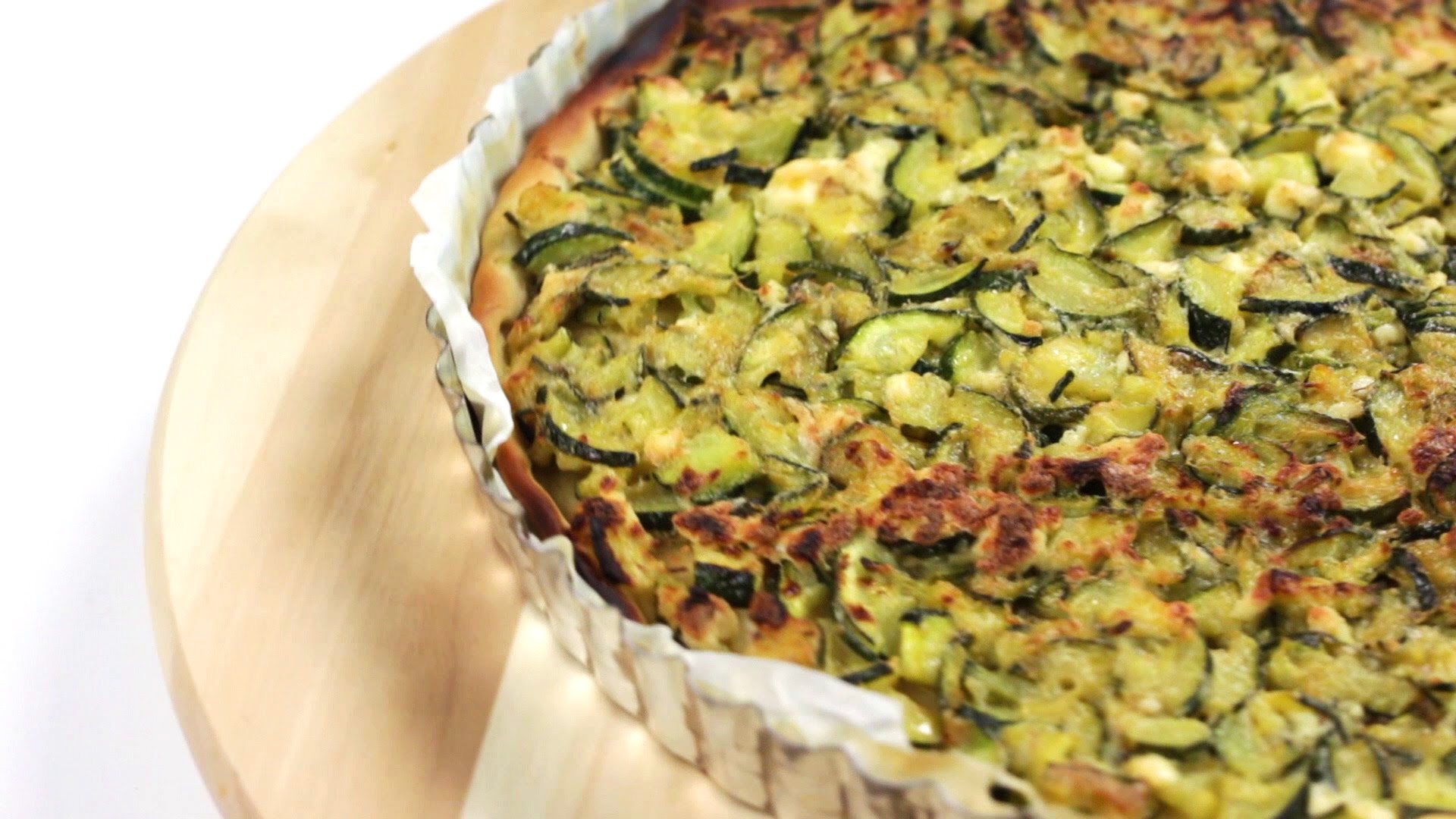 Torta salata con zucchine, ricotta e pancetta
