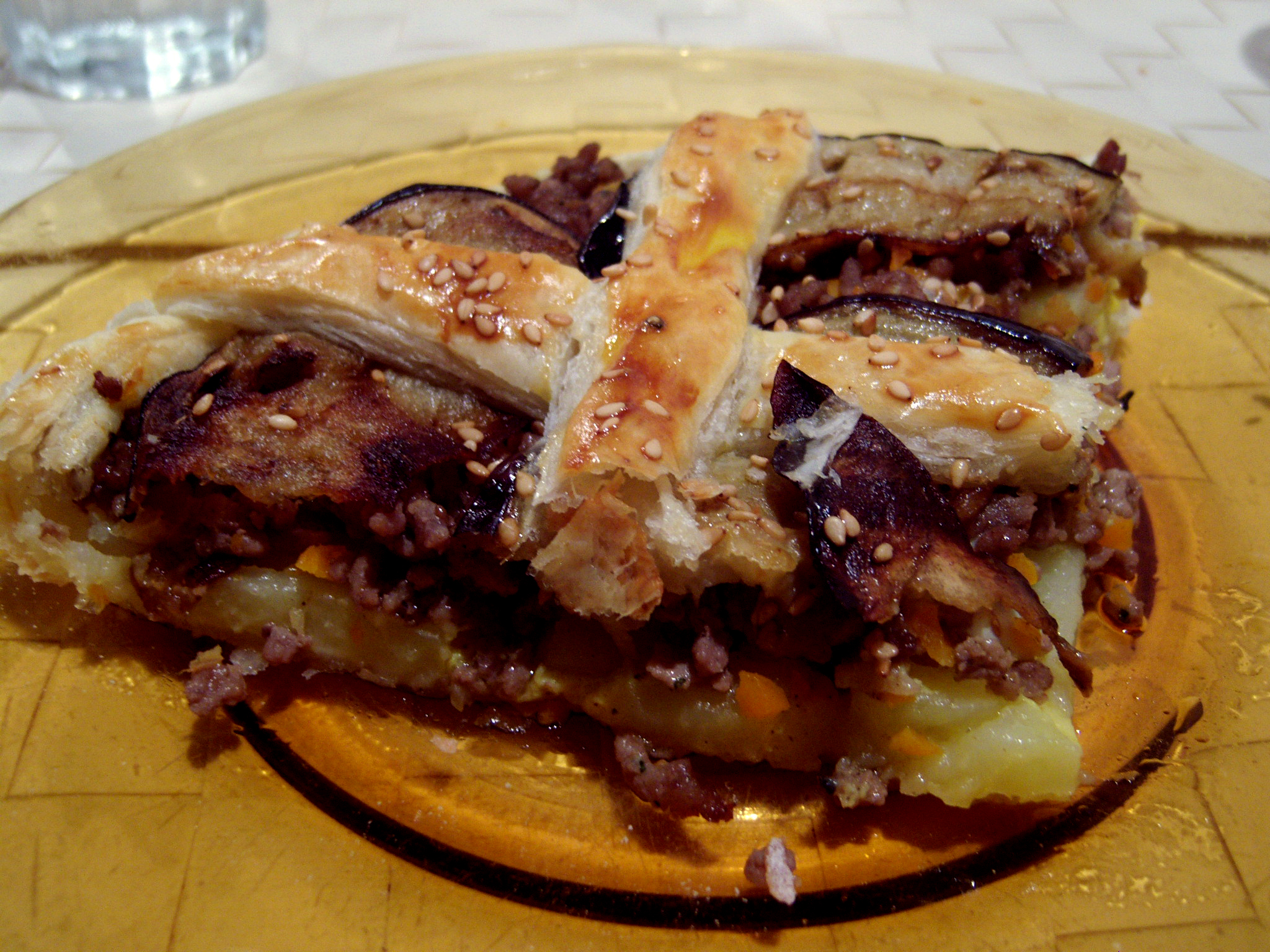 Torta salata di melanzane, patate e carne macinata